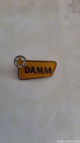 Collectable Beer: CERVEZAS DAMM ANTIGUO PINS INSIGNIA SOLAPA BUENA CONSERVACIÓN